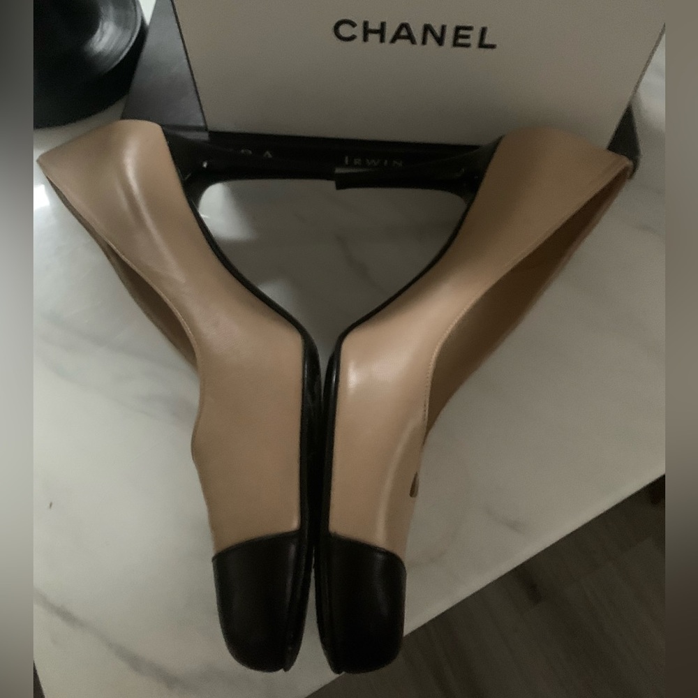- CHANEL Capped toe Round Heels In nude & Black Size 41 - Picture 9 of 13